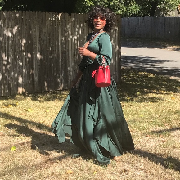 CUT OUT FRONT RUFFLE SLIT DETAIL MAXI DRESS. HUNTER GREEN and OFF WHITE. S,M,L - Picture 4 of 4